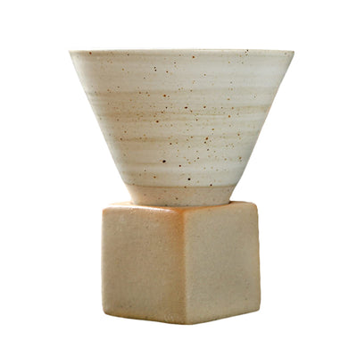 TITA-DONG Taza de café de cerámica gruesa con base 200 ml, taza de porcelana creativa con forma de cono triangular, tazas de espresso de agua pequeñas personalizadas para el hogar, la oficina, café, té, latte, batido, yogur (Blanco)