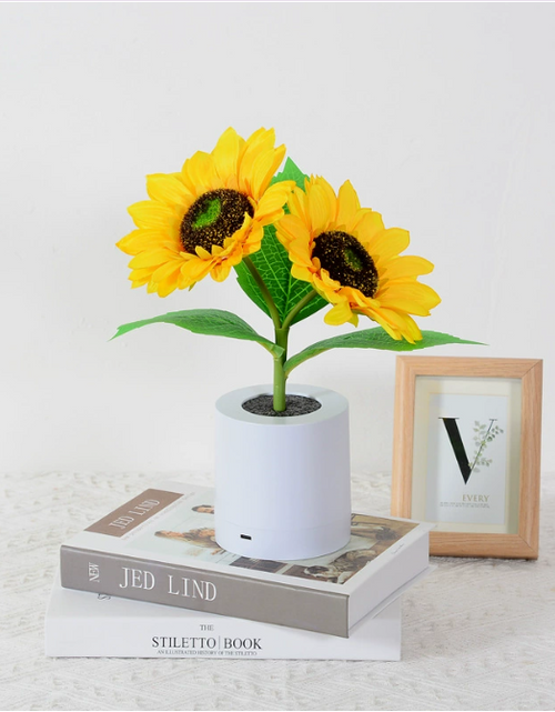 Load image into Gallery viewer, Sunflower LED Table Lamp

