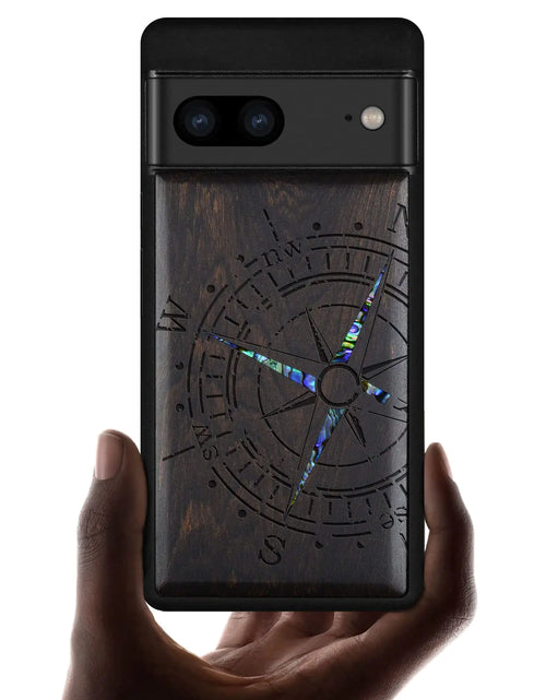Cargar imagen en el visor de la galería, Carveit Funda de Madera de Diseño para Google Pixel 7 Carcasa Protectora [Grabado en Madera e Incrustaciones de Concha] Funda de Madera Única Compatible con Cargadores Inalámbricos Funda para Pixel 7 (Brújula-Ébano)
