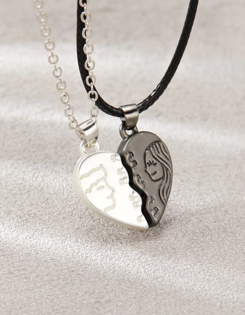 Cargar imagen en el visor de la galería, Juego de collares de pareja de imanes con corazones de moda para hombres y mujeres
