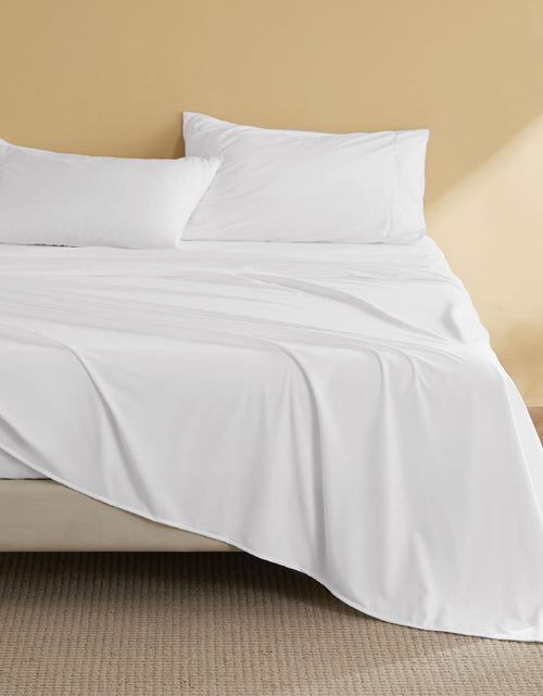 Load image into Gallery viewer, Bedsure Queen Size Polyester Flannel Sheets Warm Soft Fleece Bed Sheets Set with Deep Pockets Breathable Brushed Flannel Bedding White
