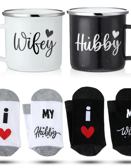 Cargar imagen en el visor de la galería, Domensi paquete de 4 regalos para marido y mujer, tazas de café esmaltadas para parejas, calcetines para parejas, para compromiso de novia, regalos de boda para el novio
