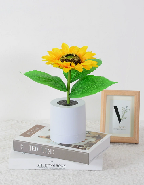 Load image into Gallery viewer, Sunflower LED Table Lamp
