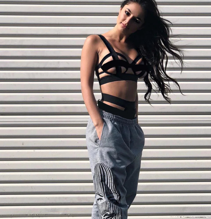 Ensemble de lingerie avec la tentation trois points et un bikini