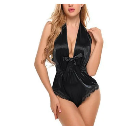 Chemise de nuit en lingerie soyeuse dos nu avec décolleté en V profond