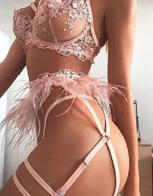 Cargar imagen en el visor de la galería, Conjunto de lencería sexy de tres piezas de encaje y plumas
