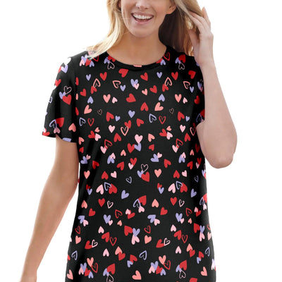 T-shirt imprimé à col rond et manches courtes pour femme Woman Within grande taille – Cœurs éparpillés noirs, taille M
