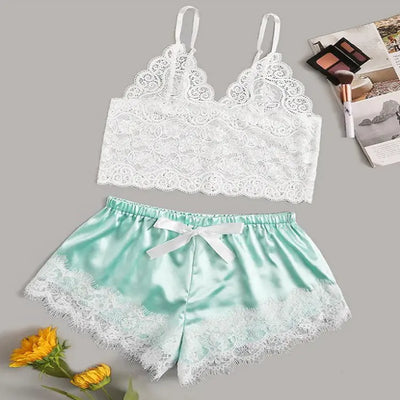 Conjunto de lencería de encaje para un uso seductor en el dormitorio