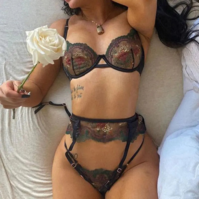 2021 European Style Embroidered Lace Lingerie Set