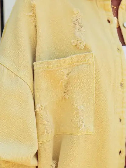 Veste en jean déchirée