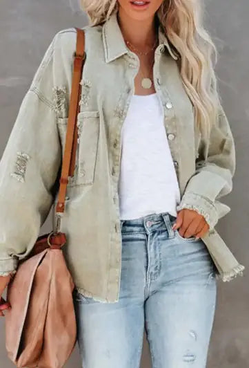 Veste en jean déchirée