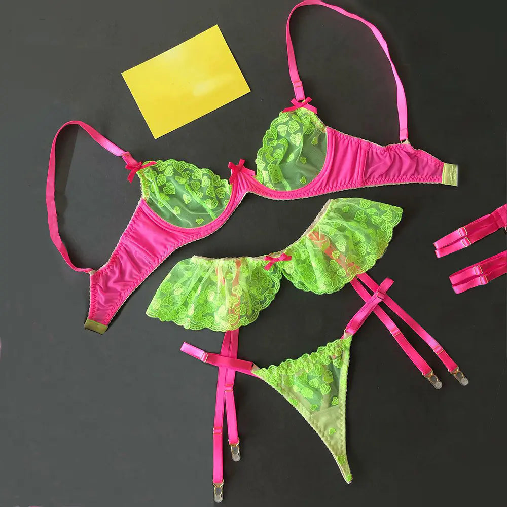 Transnational Source: Women's Lace Lingerie Set