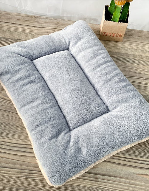 Load image into Gallery viewer, Winter Pet Warm Sleeping Pad
