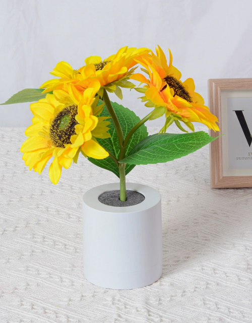 Load image into Gallery viewer, Sunflower LED Table Lamp
