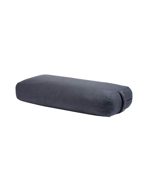 Charger l'image dans la visionneuse de galerie, Traversin Manduka enlight - Oreiller de yoga avec housse en microfibre lavable en machine, conception incurvée pour un soutien optimal pendant l'entraînement et la méditation, équipement de yoga et de Pilates
