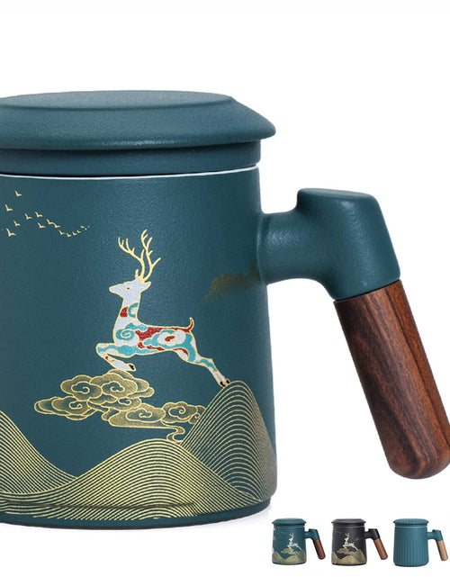 Cargar imagen en el visor de la galería, Taoci Taza de Té de Cerámica con Infusor y Tapa Taza de Té de Ciervo Lunar Montaña Diseño Grabado Creativo Taza de Café con Colador y Mango de Madera 399 ml (Patrón Verde)
