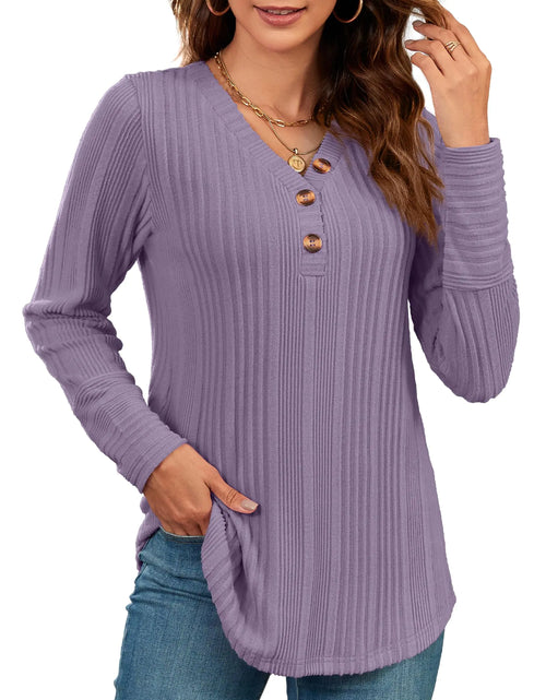 Cargar imagen en el visor de la galería, MISFAY Camisas de manga larga para mujer, cuello en V, estilo casual, tipo túnica, suéteres ligeros para leggings (morado claro M)
