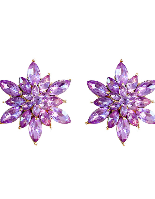 Cargar imagen en el visor de la galería, WCRAZYE Rhinestone Flower Stud Earrings for Women Elegant Large Big Sparkly CZ Cubic Zirconia Daisy Sunflower Floral Cluster Flower Burst Stud Earrings Bridal Wedding Party Prom Costume Jewelry Bride Bridesmaids Birthstone Birthday Gift (Purple)
