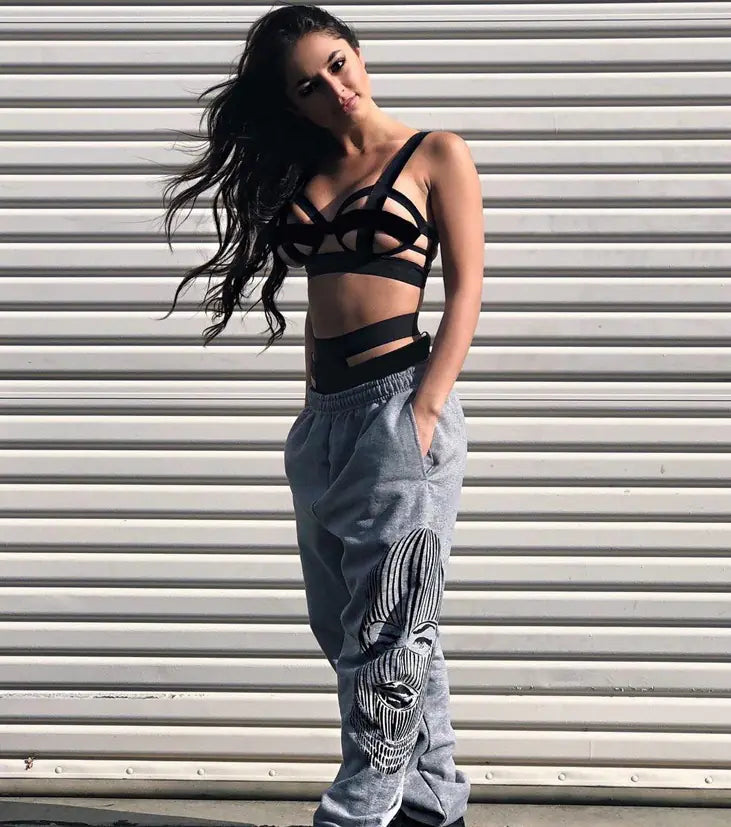 Ensemble de lingerie avec la tentation trois points et un bikini