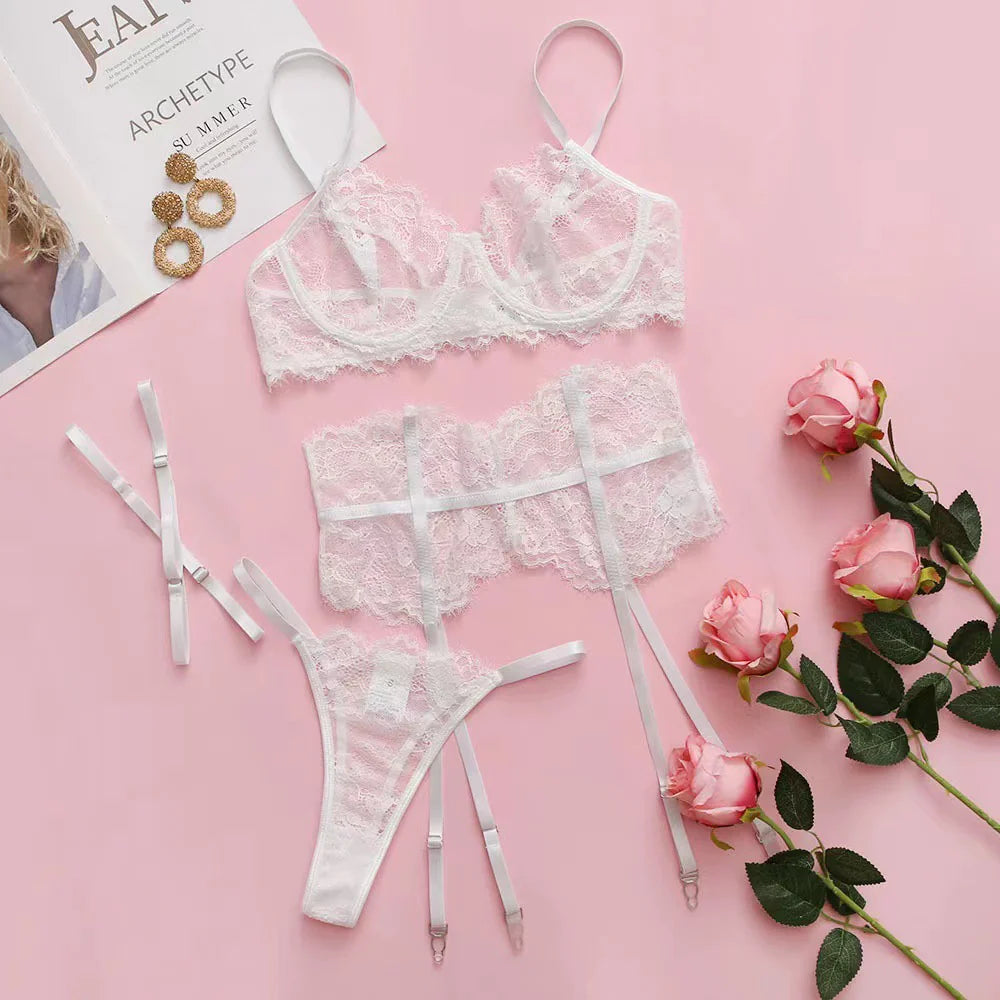 Ensemble de lingerie porte-jarretelles femme à dos nu