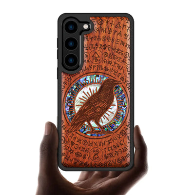 Funda de madera de diseño Carveit para Samsung Galaxy S23 Plus [grabado en madera e incrustaciones de concha] Funda de teléfono de madera única compatible con cargadores inalámbricos Galaxy S23 Plus (Madera roja-Cuervo)