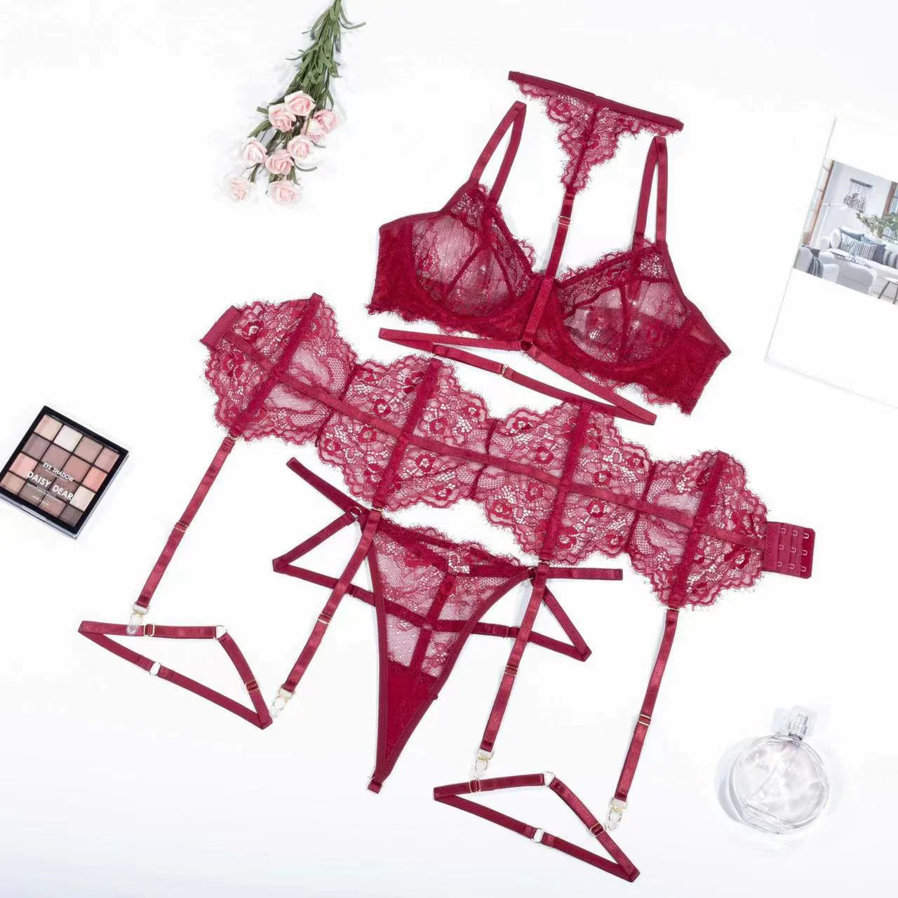 Ensemble de lingerie porte-jarretelles femme à dos nu
