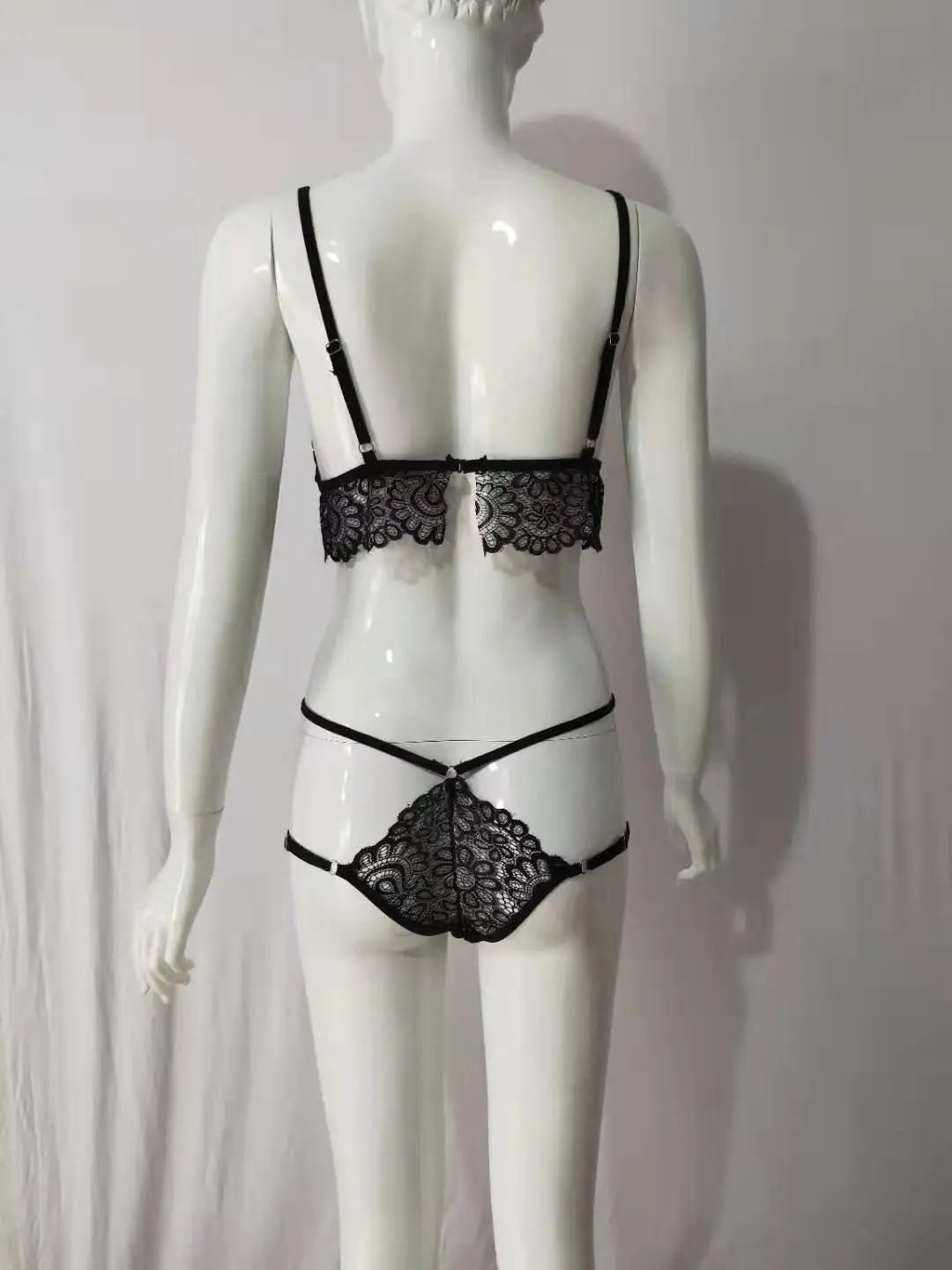 Conjunto de lencería de encaje con diseño de vendaje y pestañas