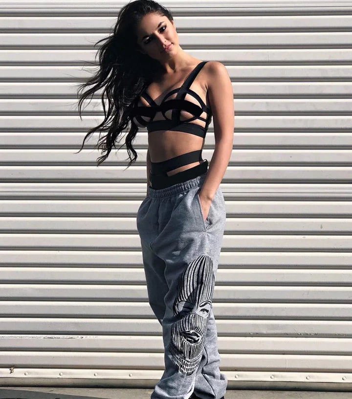 Ensemble de lingerie avec la tentation trois points et un bikini