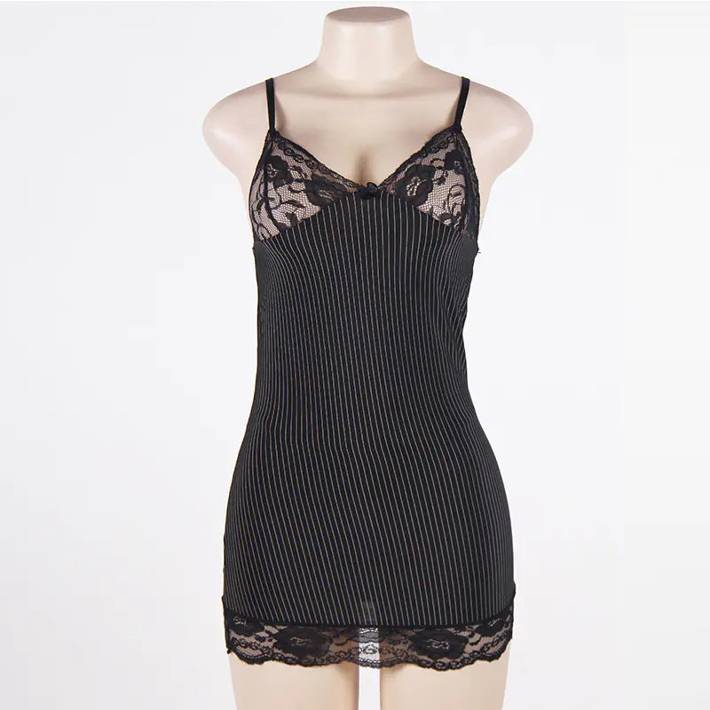 Conjunto de lencería de camisón a rayas con ribete de encaje negro